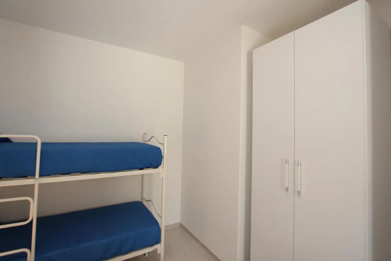 Villaggio Pineta Μπιμπιόνε 0*,